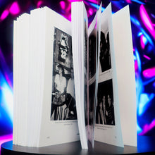 Cargar imagen en el visor de la galería, Del Rincón a los Medios (Caratula Suave - Versión Blanco y Negro)